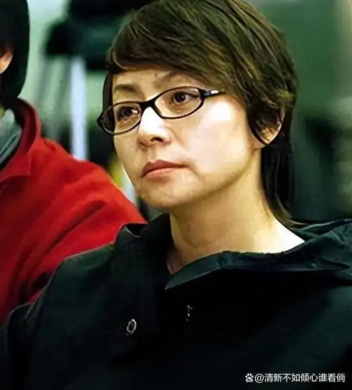 宋丹丹出生于北京一个艺术家庭,从小就受到父母的影响和培养.