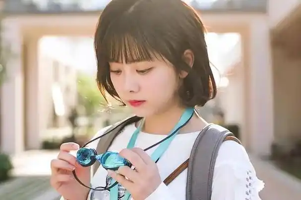 这一悲惨事件的发生,不幸地为一些别有用心的人提供了抹黑谭松韵的