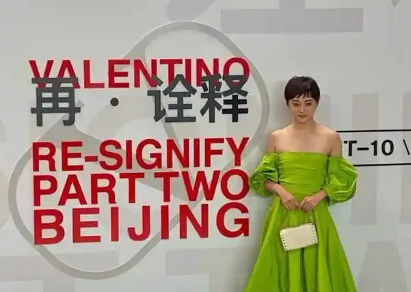 孙俪这身高定真浪费了,肤色暗沉没气色,脖子前倾更是毁了端庄感