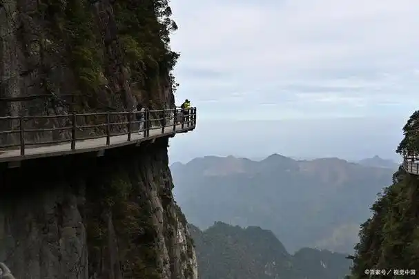 明月山风景区,位于江西省宜春市,是一座集自然风光,人文景观,宗教信仰