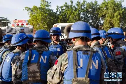 行动70周年撑起一片和平的蓝天为饱受战火蹂躏的民众千千万万名蓝盔