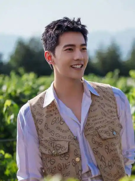 杨洋援军明日到达正脸路透