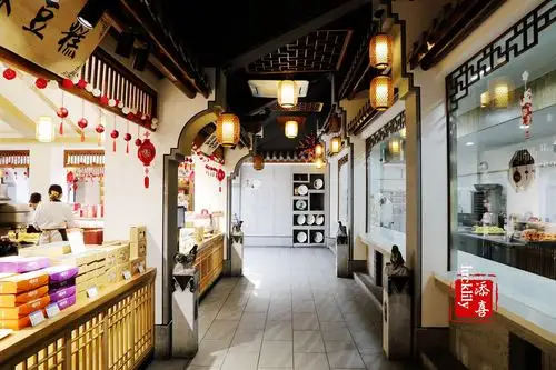 西溪湿地春光无限,河渚街头杨先生的麻花店里飘着诱人的糕点香