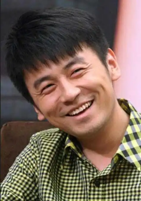 回顾雷佳音:因初恋女友15岁辍学,与大学同学结婚,育有一女太幸福