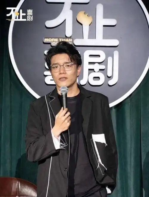 行业不大,塌房概率倒是挺高_杨洋_女孩_女朋友