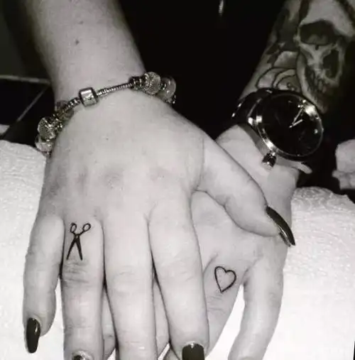 适合女士手上小纹身图片,有喜欢的吗?