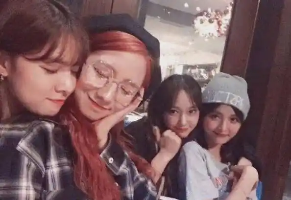 原创孟美岐宋妍霏晒出游照连文案都是闺蜜同款粉丝齐呼吃醋了