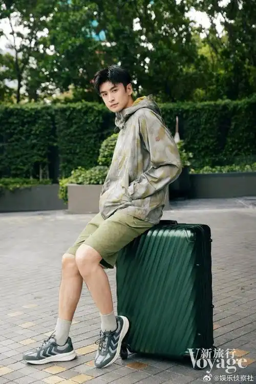 每一身穿搭都各有特色,张云龙的身材比例太好啦!