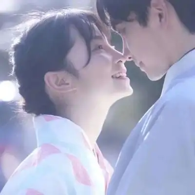 甜到爆真人情侣头像一人一半甜到爆的高清真人情头图片