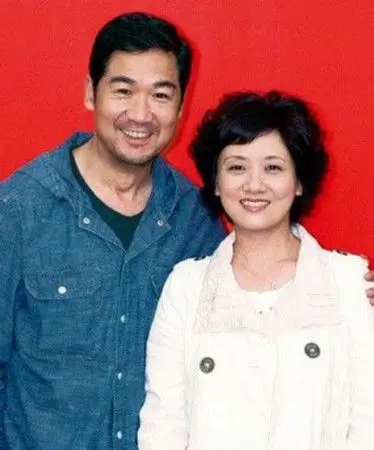 邓婕和张国立   邓婕和张国立两人结婚多年,却一直没有要孩子,据坊间