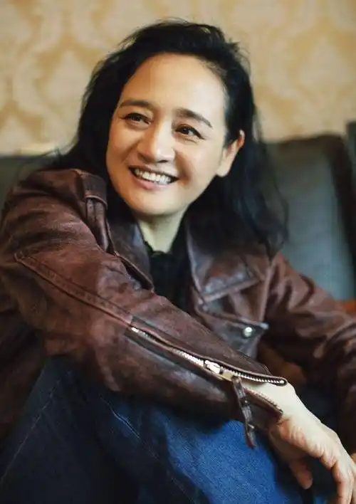 还记得《雪山飞狐》里的袁紫衣吗,如今她成了画家_伍宇娟_电影_艺术展