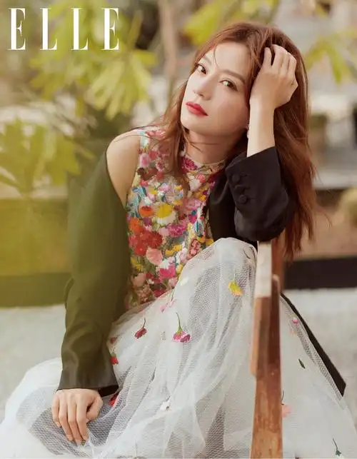 《elle》4月刊封面大片, 清新优雅, "free spirit"早春气息~ 摄影