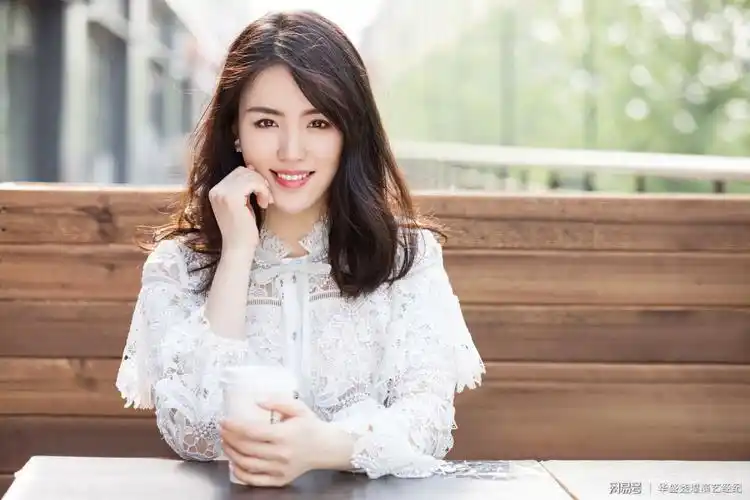 《昭君出塞》世界巡演 看易文卉"阿楚"和李玉刚一起放风筝