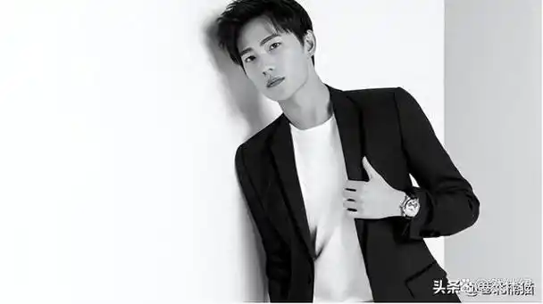 8块腹肌,身价过亿,这5位男星有颜有钱,为何却没身高?