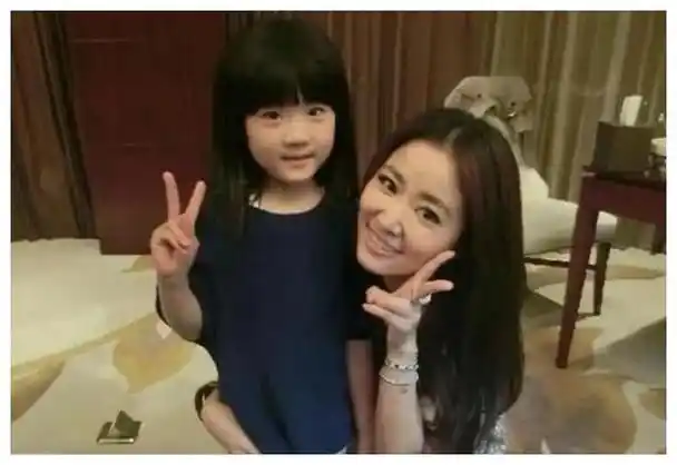 林心如育儿观女儿宁可孤身一人与保姆相陪不可
