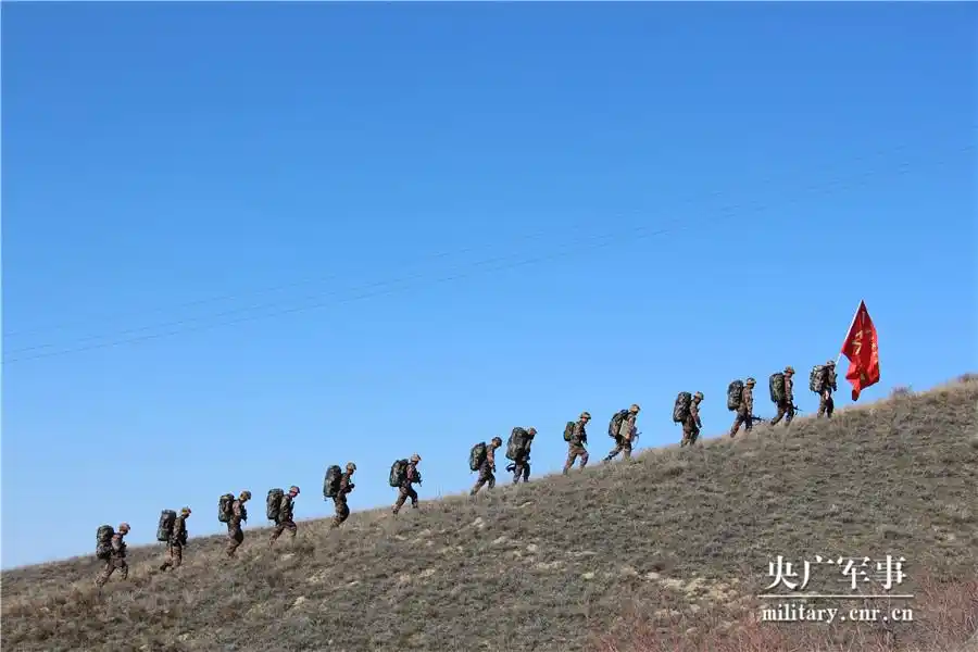 看边防连兵哥哥如何进行20公里负重行军