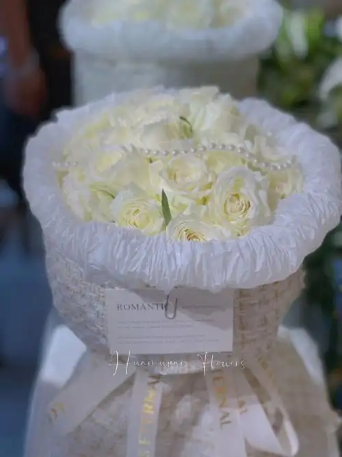 白玫瑰小香风花束