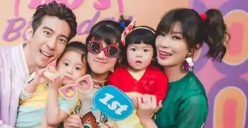 刘亦菲晒全家福竟是家族最丑?看见吴尊家的才真的被吓到!