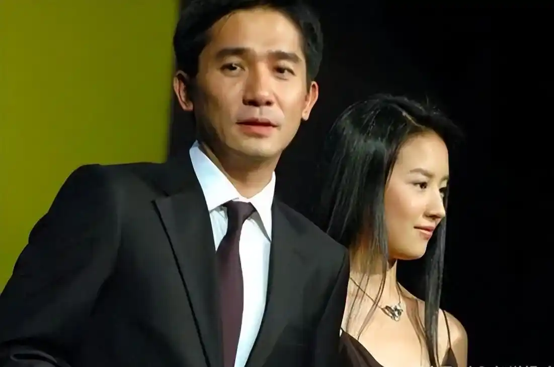 梁朝伟董洁当年有多好,送首饰庆生日,离婚真相或许并不简单!