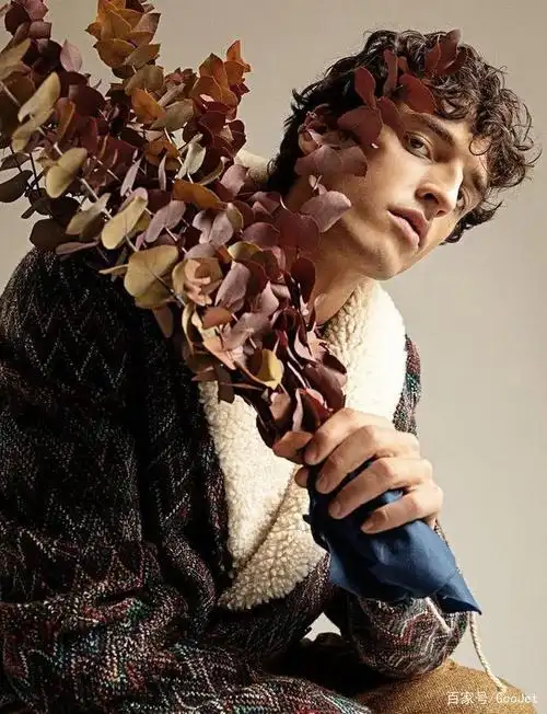 意大利男模特阿尔贝托·佩拉佐罗获得了运动科学博士学位