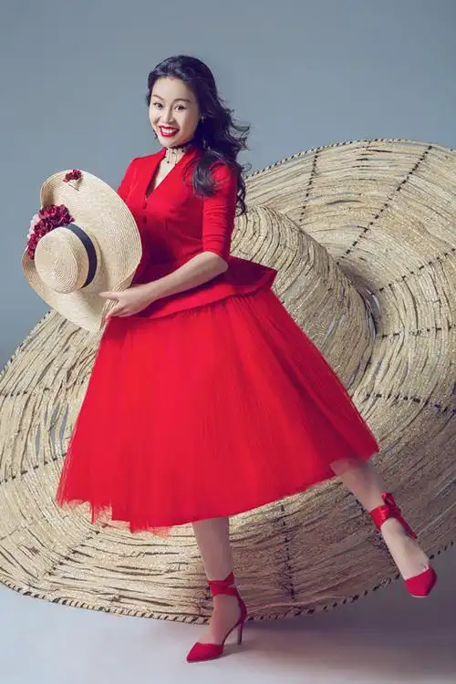 p>草帽姐,原名 a target="_blank" href="/item/徐桂花/9400473"