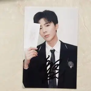 刘宇宁亲笔签名