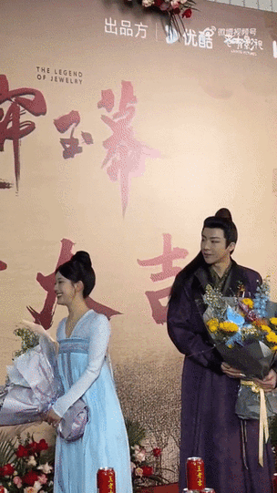 赵露思刘宇宁恋情曝光!同游迪士尼,用男方照片做屏保,她超爱!