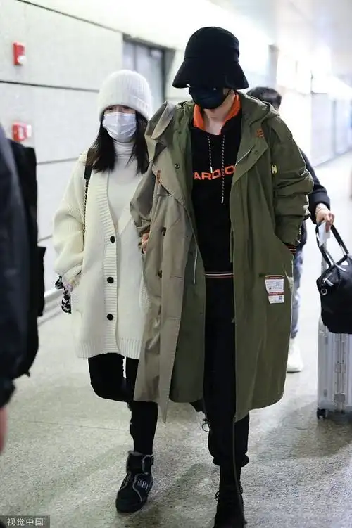 谢娜挽张杰现身机场##张杰谢娜合体现身机场