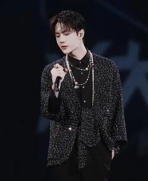 星光大赏,王一博演唱《熹微》