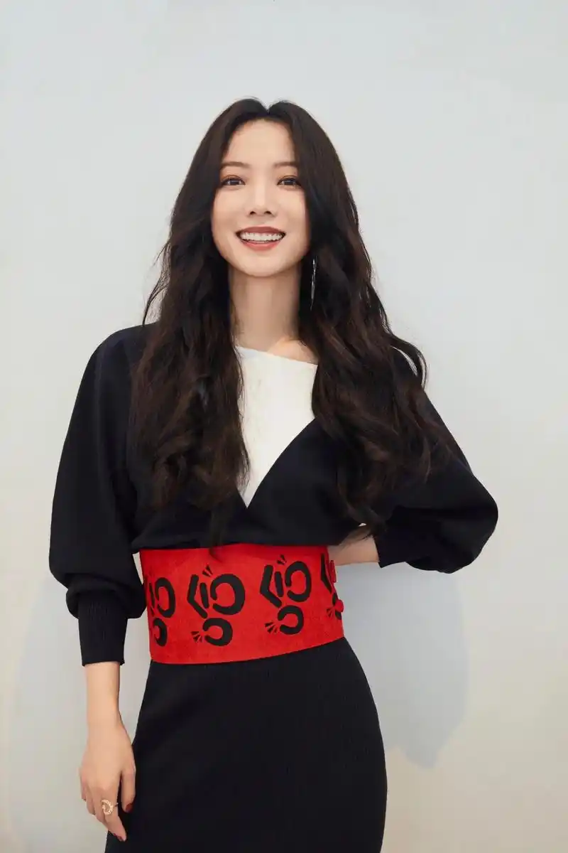 兔年一起笑哈哈.#王珞丹 祝大家兔年大吉,新年笑哈哈#新年快 - 抖音