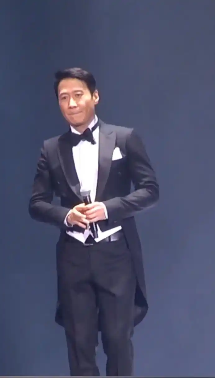 黎明 现身活动,57岁的他依旧帅气十足,巅峰时隐退一直致力于慈善,现任