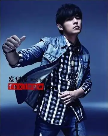 周杰伦造型公开,染金发露腹肌型男范十足,简直太帅了!