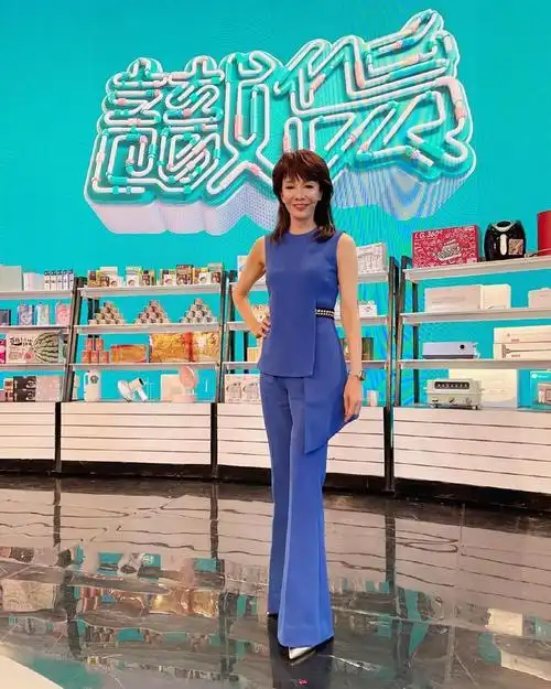 至今未婚! 63岁郑裕玲罕见放年轻时泳装照被赞,享受工作不觉寂寞