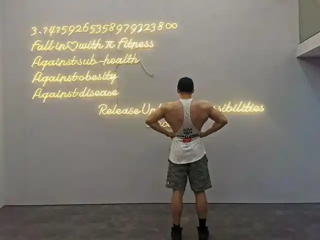 8个背部训练动作,帮你练出漂亮的"圣诞树"