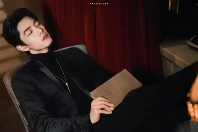 肖战说荣誉是肯定也是激励##肖战央视剧晚年度突破男演员