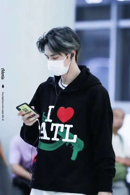 王一博机场照 - 堆糖,美图壁纸兴趣社区