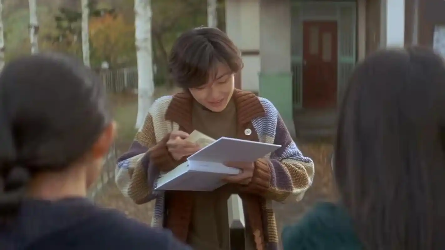 祭奠亲人时总不自觉念叨"你还好吗",电影情书抚慰人世间的伤痕