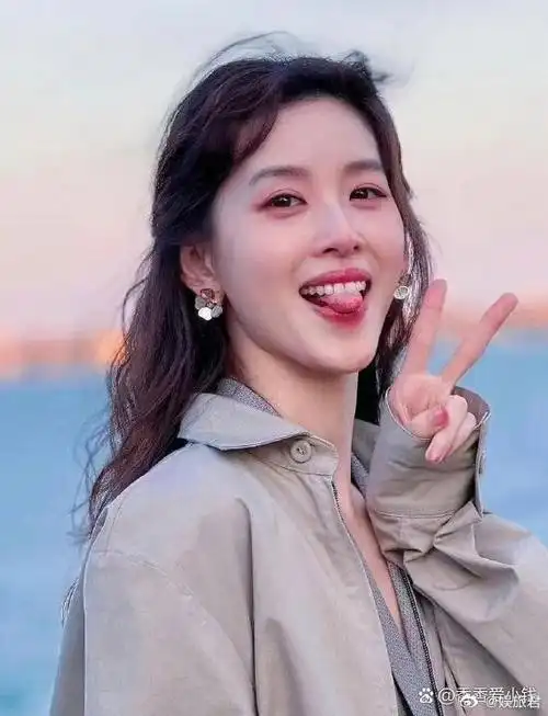 奶茶妹妹章泽天不是简单的漂亮,她的漂亮里有文化有内涵,有她自己独特