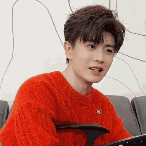 任嘉伦#早上好,任嘉伦贴贴过年就要穿大红色,今年一定红红火火,瘸程