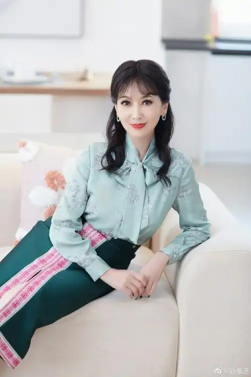 组图赵雅芝最新写真尽显优雅端庄丝毫看不出66岁