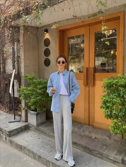 蓝色牛仔衬衫配什么裤子好看