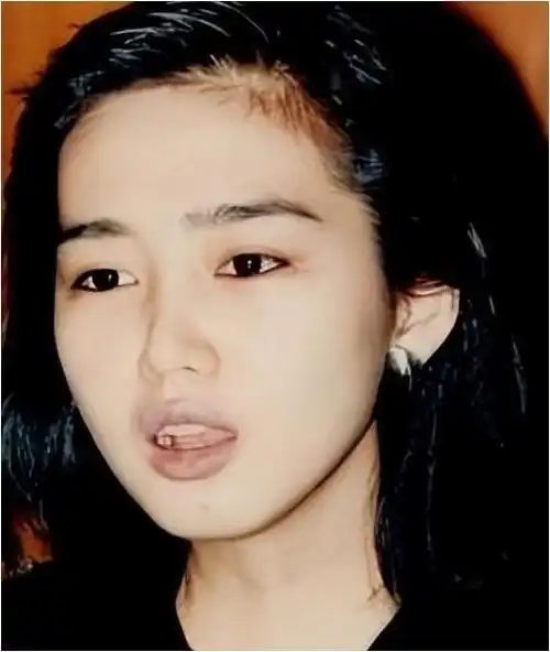 朱丽倩亿万身家陪嫁刘德华,46岁勇闯高龄产子,如今幸福美满!