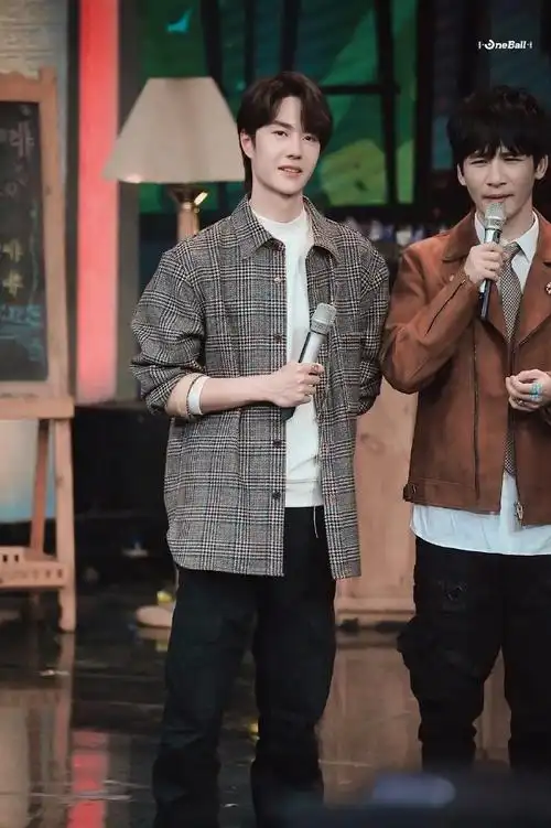 王一博陈宇##王一博##李易峰发了王一博拍的大合照