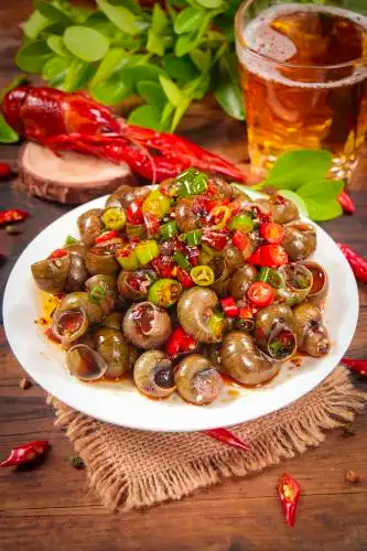 盘子里的香辣田螺 香辣田螺