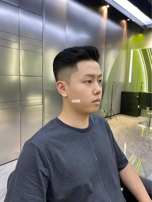 男士经典二八后背发型