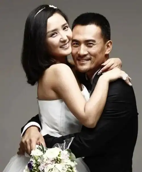 有一种差距叫释小龙何洁分手13年后一个身价过亿一个捉襟见肘