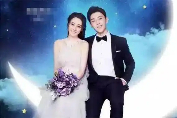 邓伦他在近2年的人气也是非常的高,跟迪丽热巴,两个人在合作《1001夜