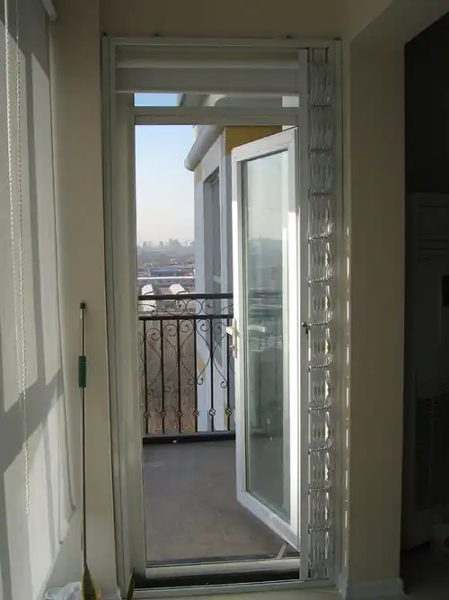阳台门阳台门效果图家用玻璃阳台门图片2