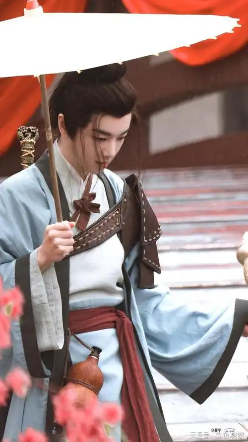 华晨宇萌探探探案2cos酒剑仙古装花花仙风道骨眉目如画