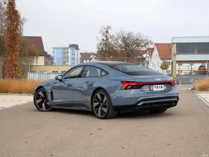 奥迪etrongt售价接近100万